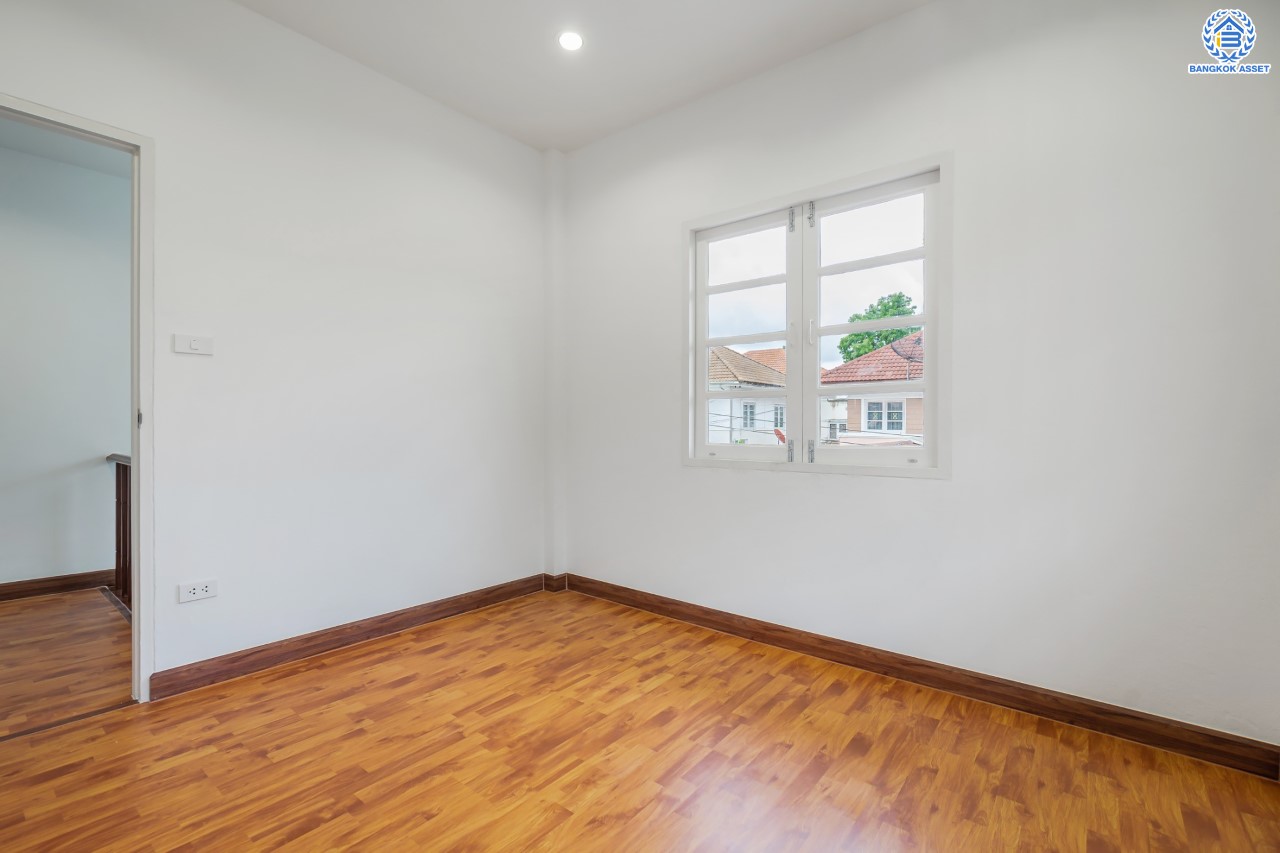 บ้านมือสองตกแต่งใหม่ ม.ลลิลอินเดอะพาร์ค บางใหญ่ พร้อมอยู่ตอบโจทย์ทุกฟังก์ชัน เนื้อที่ 50 ตร.ว. ฟังก์ชัน 3 ห้องนอน 2 ห้องน้ำ 1 ที่จอดรถ บนทำเลเดินทางสะดวก ใกล้เซ็นทรัลเวสต์เกต ทางด่วน "กาญจนาภิเษก และเพียง 5 นาทีถึงรถไฟฟ้าสายสีม่วง "สถานีตลาดบางใหญ่"